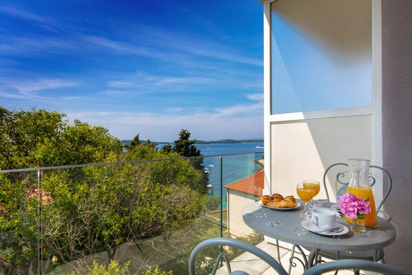 Standard Suite, 1 Bedroom, Sea View | Water view