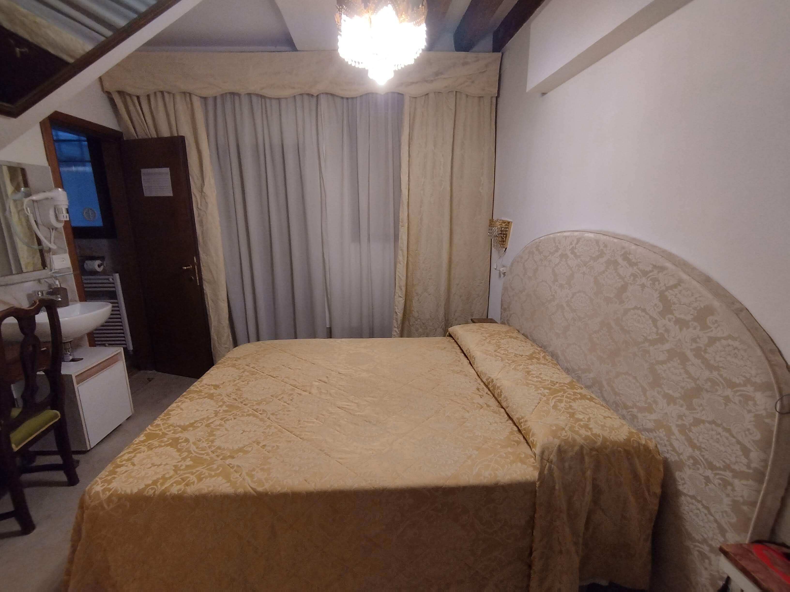 Økonomi-dobbeltrom, 1 dobbeltseng, eget bad, 1. etasje | Individuelt dekorert, individuelt innredet og wi-fi (inkludert)