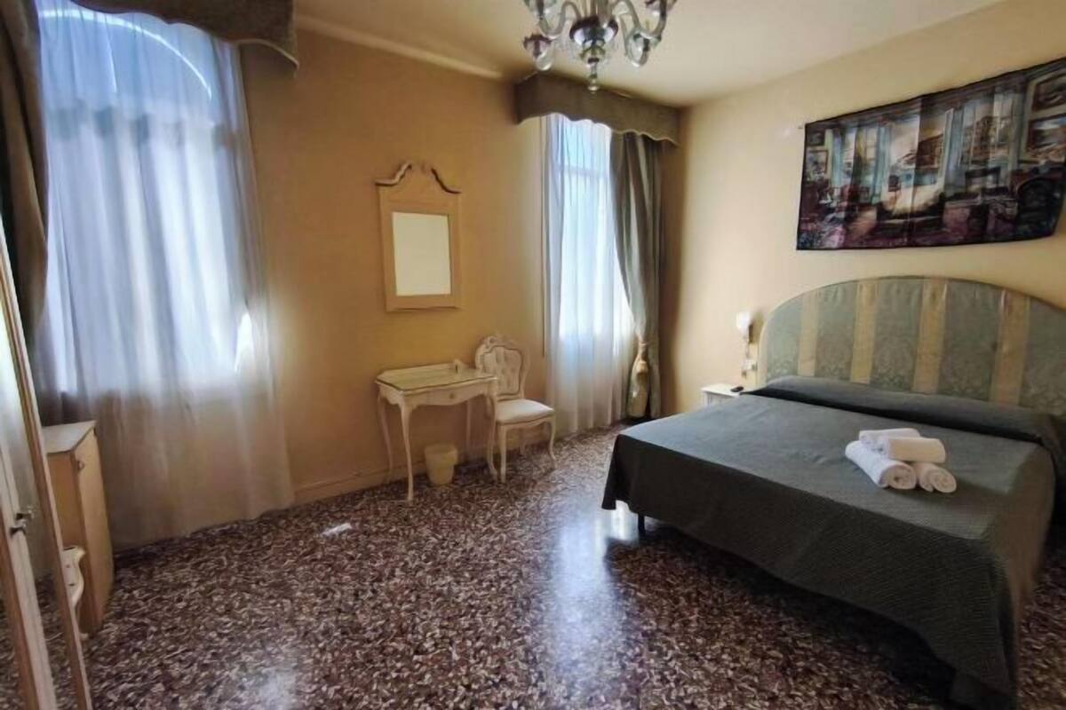 Free WiFi, individually decorated, individually furnished