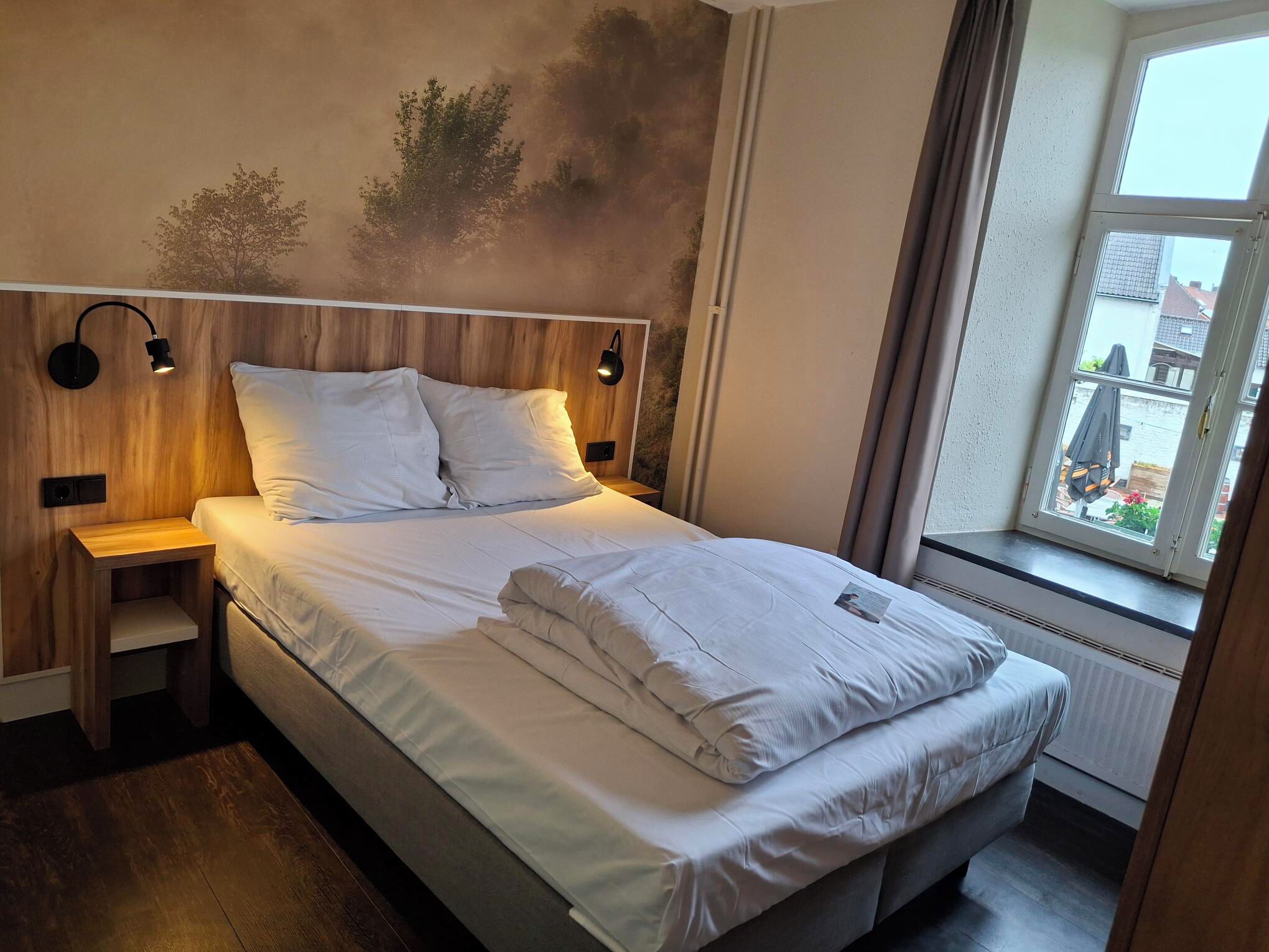 Escritorio, cunas, camas plegables/adicionales y ropa de cama 