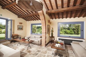 Luxury-Suite, 1 King-Bett, eigenes Bad, Erdgeschoss | Wohnbereich