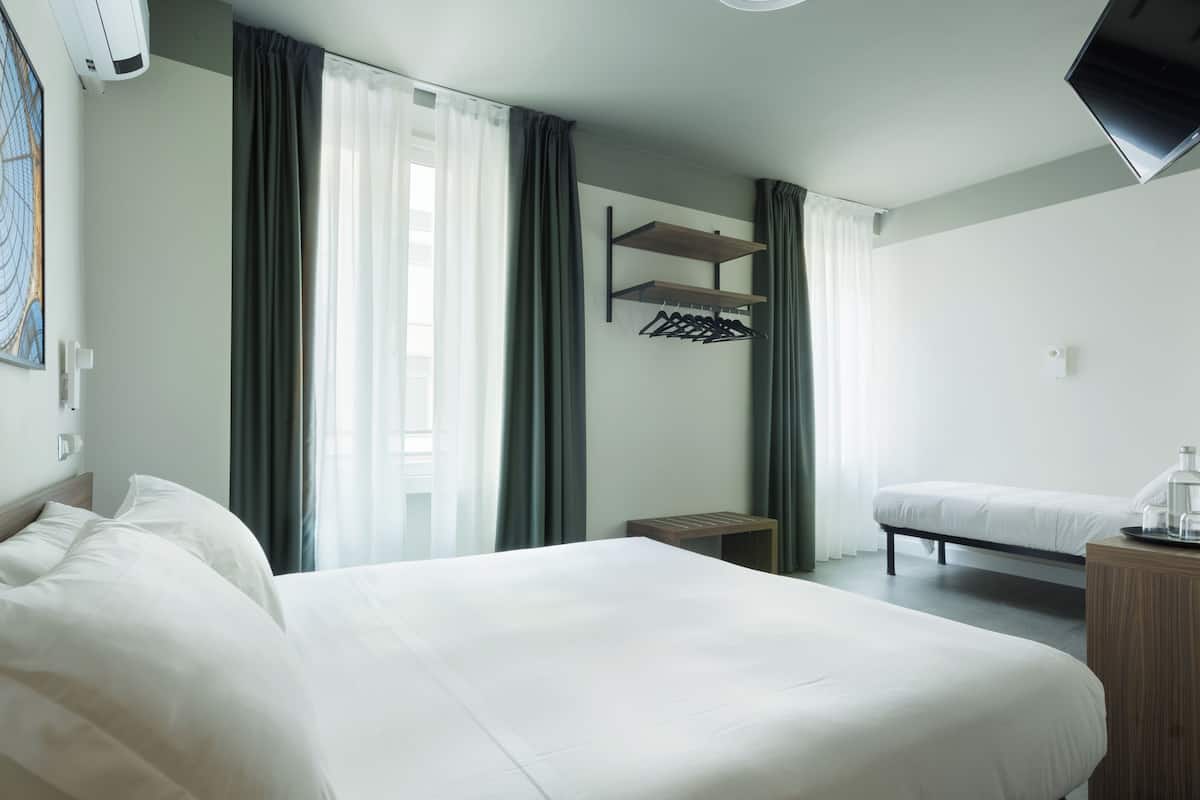 Down duvets, individually decorated, individually furnished, desk