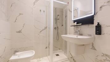 Rainfall showerhead, free toiletries, hair dryer, towels