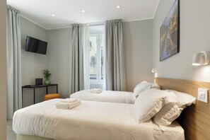 雙床房 | 羽絨被、獨特裝潢、布置獨特、書桌