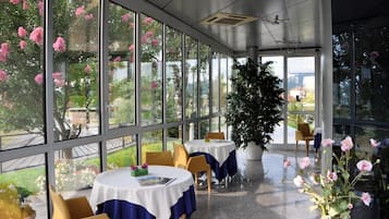 Aperto a pranzo e cena, cucina italiana