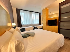 Premium bedding, minibar, in-room safe, desk - SMT EVOLUZIONE S.R.L.  (San Paolo d'Argon)