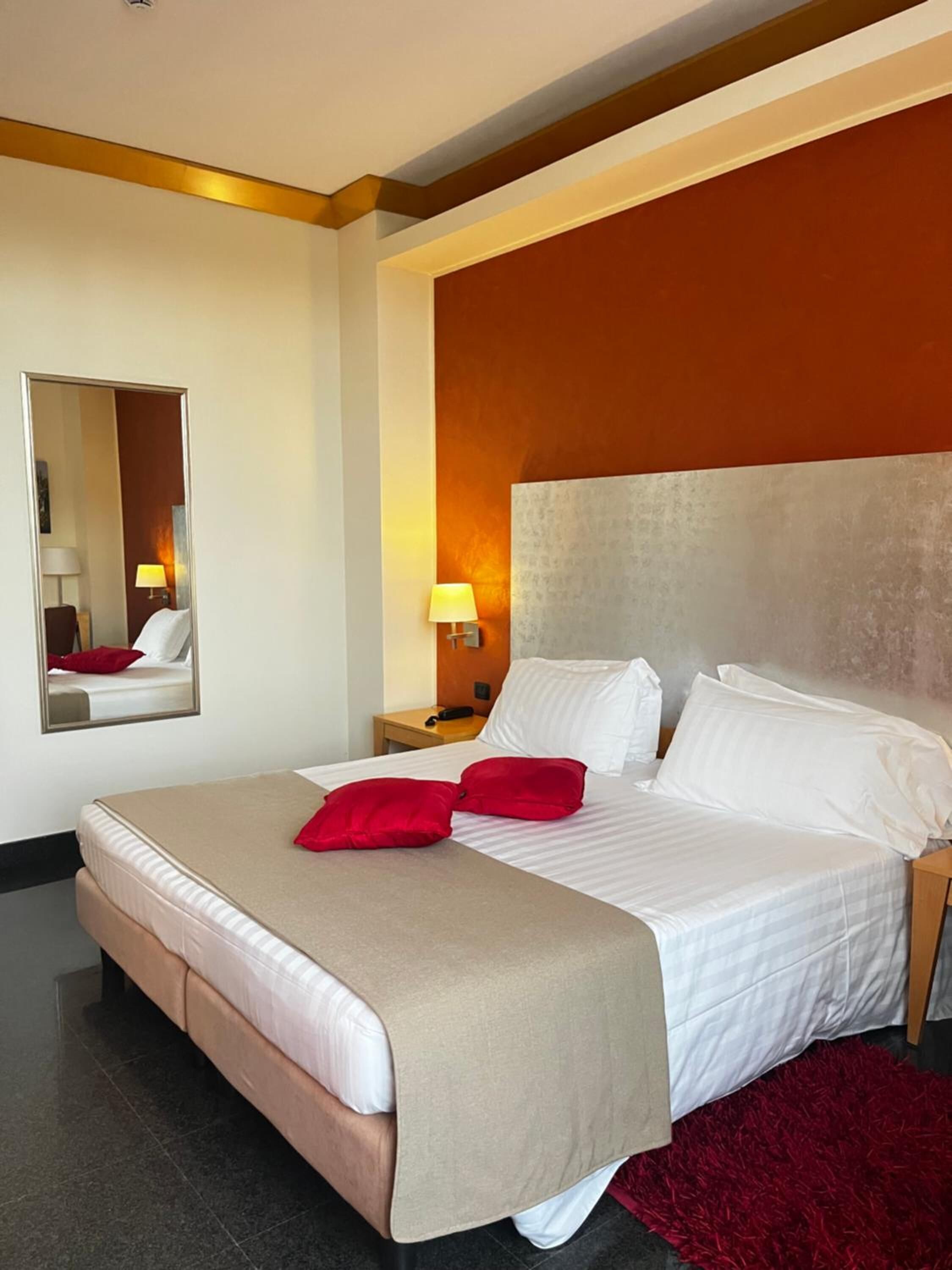 Biancheria da letto di alta qualità, minibar, cassaforte in camera