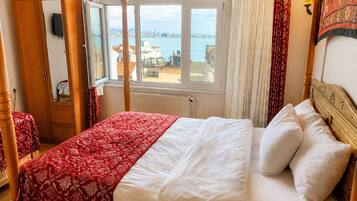 Double Room, Sea View | Minibar, in-room safe, desk, free WiFi