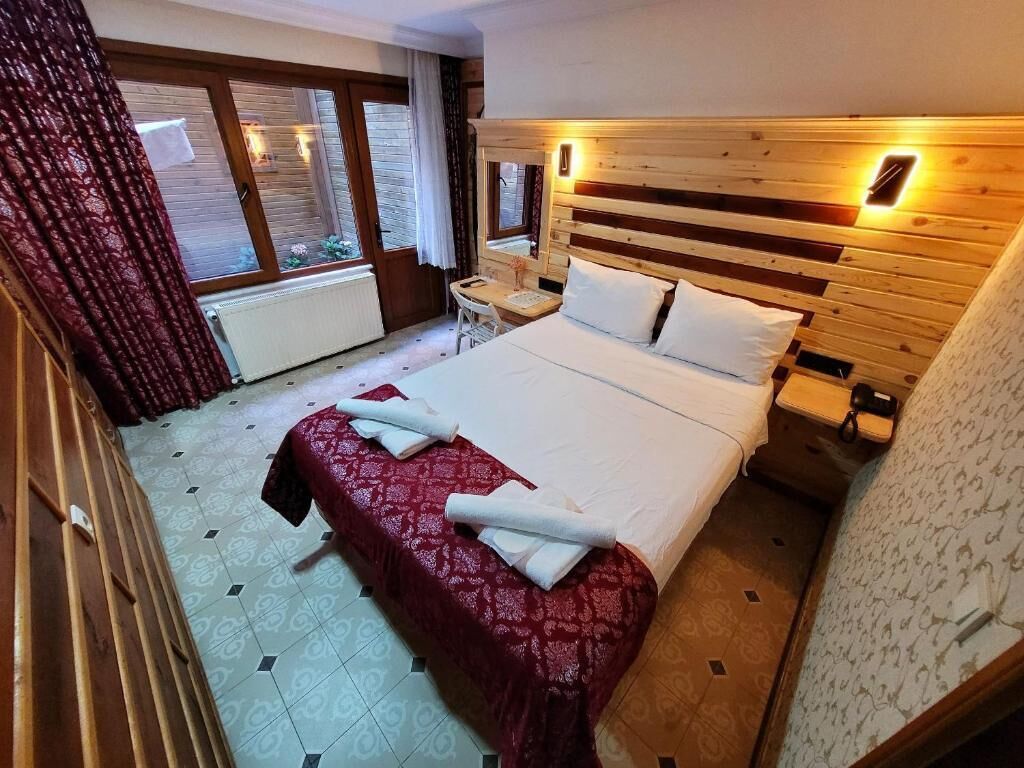 Minibar, in-room safe, desk, free WiFi