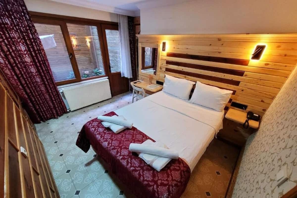 Minibar, in-room safe, desk, free WiFi