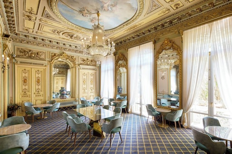 Flat-screen TV, heated floors