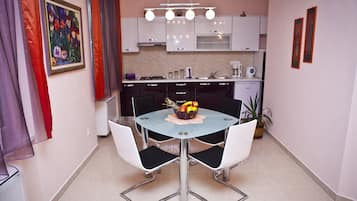 Apartment for 2 people | Private kitchen | Fridge, coffee/tea maker, electric kettle, cookware/dishes/utensils