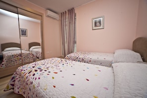 Minibar, soundproofing, iron/ironing board, free WiFi
