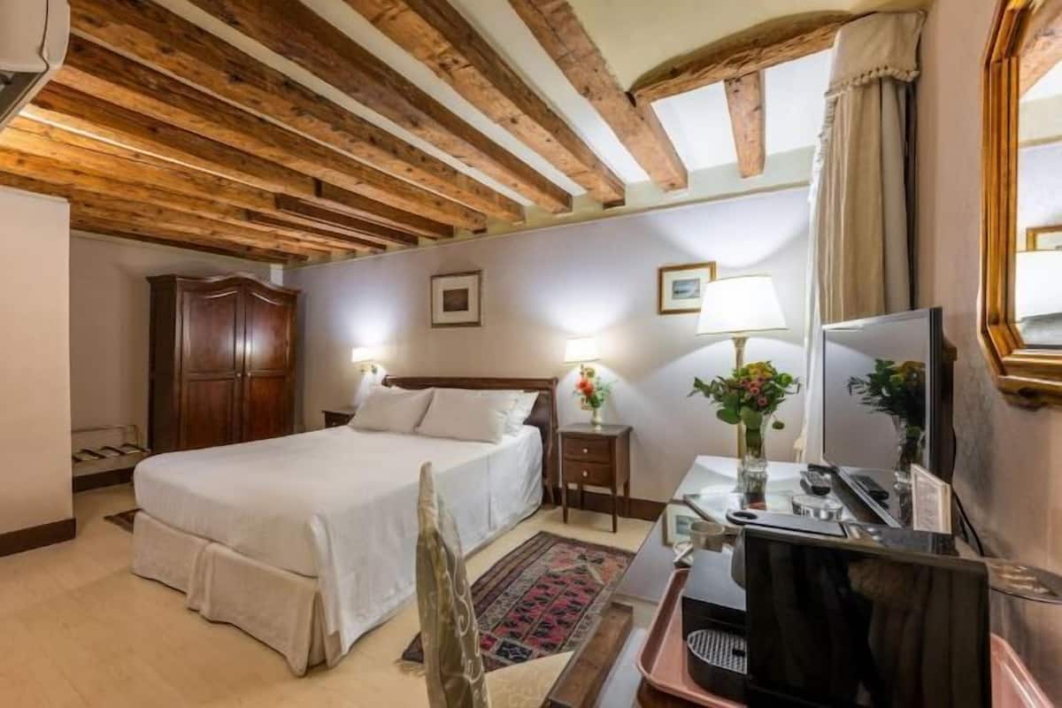 Materassi a doppio strato, minibar, una cassaforte in camera