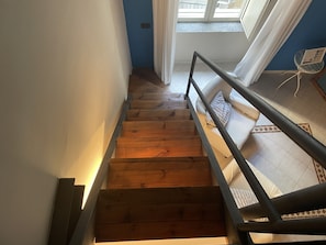 Handrails in stairways