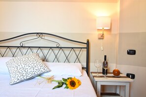 Appartamento Superior ( 2 Pax ) | Blackout drapes, soundproofing, iron/ironing board, free WiFi - Case Così Chiaia (Naples)