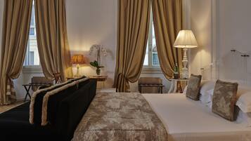 Suite | Hypo-allergenic bedding, down duvets, individually decorated