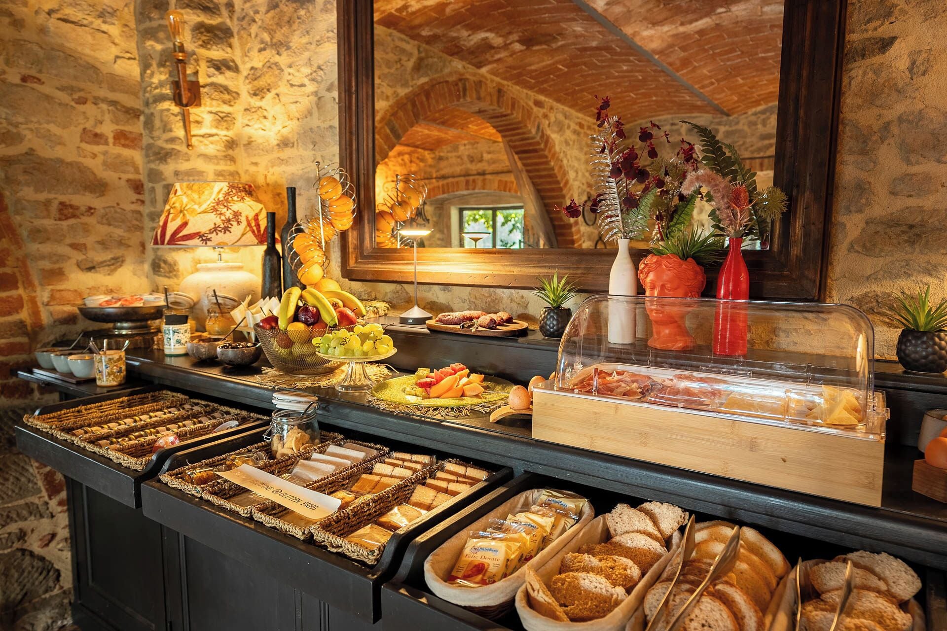 Desayuno buffet (EUR 10 por persona) 
