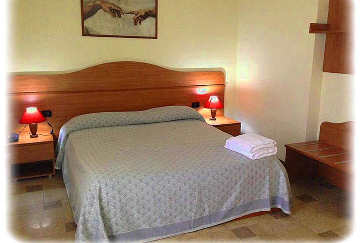 Chambre Double | Literie de qualité supérieure, couette en duvet d'oie, bureau