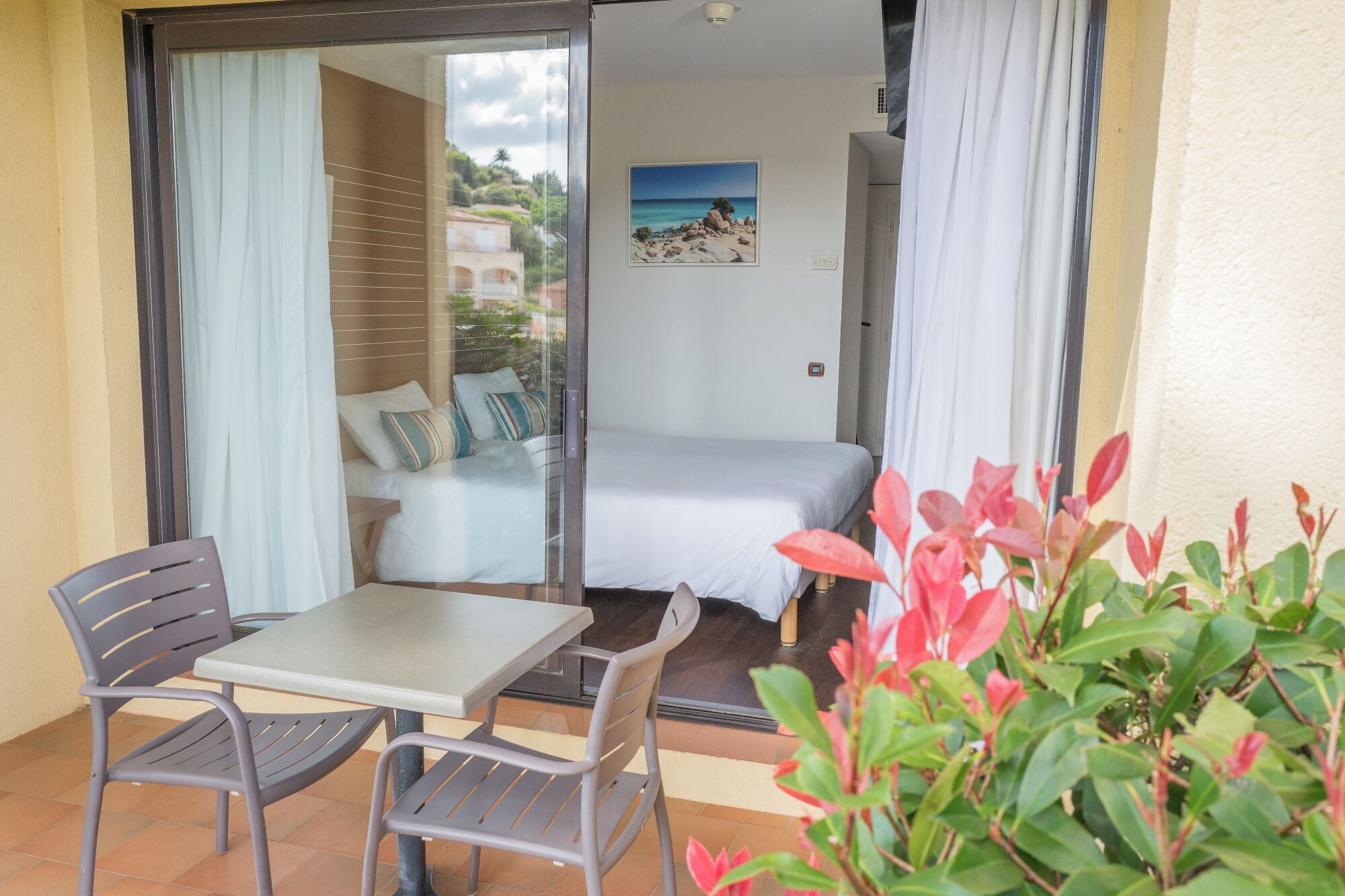 Côté piscine Club | Hochwertige Bettwaren, Minibar, Zimmersafe, Schreibtisch