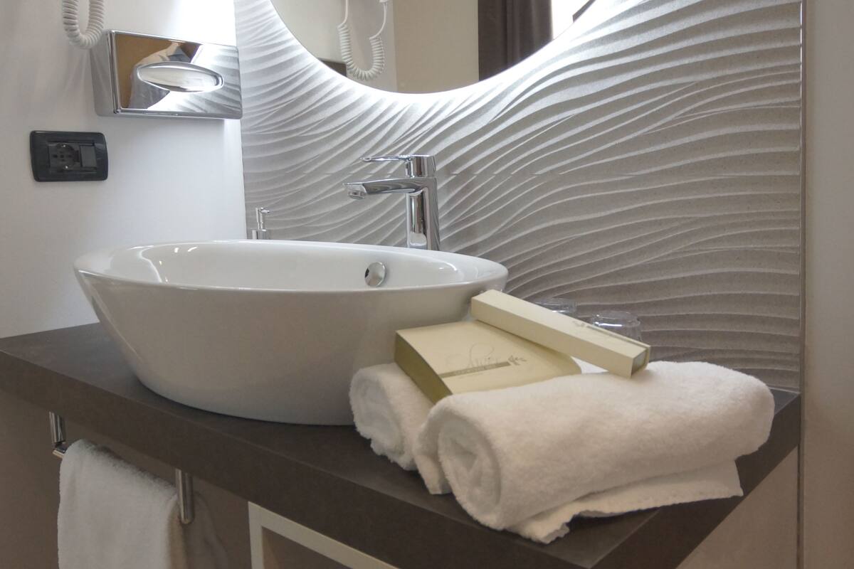 superior double room single use | bathroom | free toiletries, hair dryer, bidet, towels