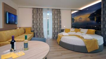 Suite Junior (Romantic) | Minibar, bureau, espace de travail pour ordinateur portable