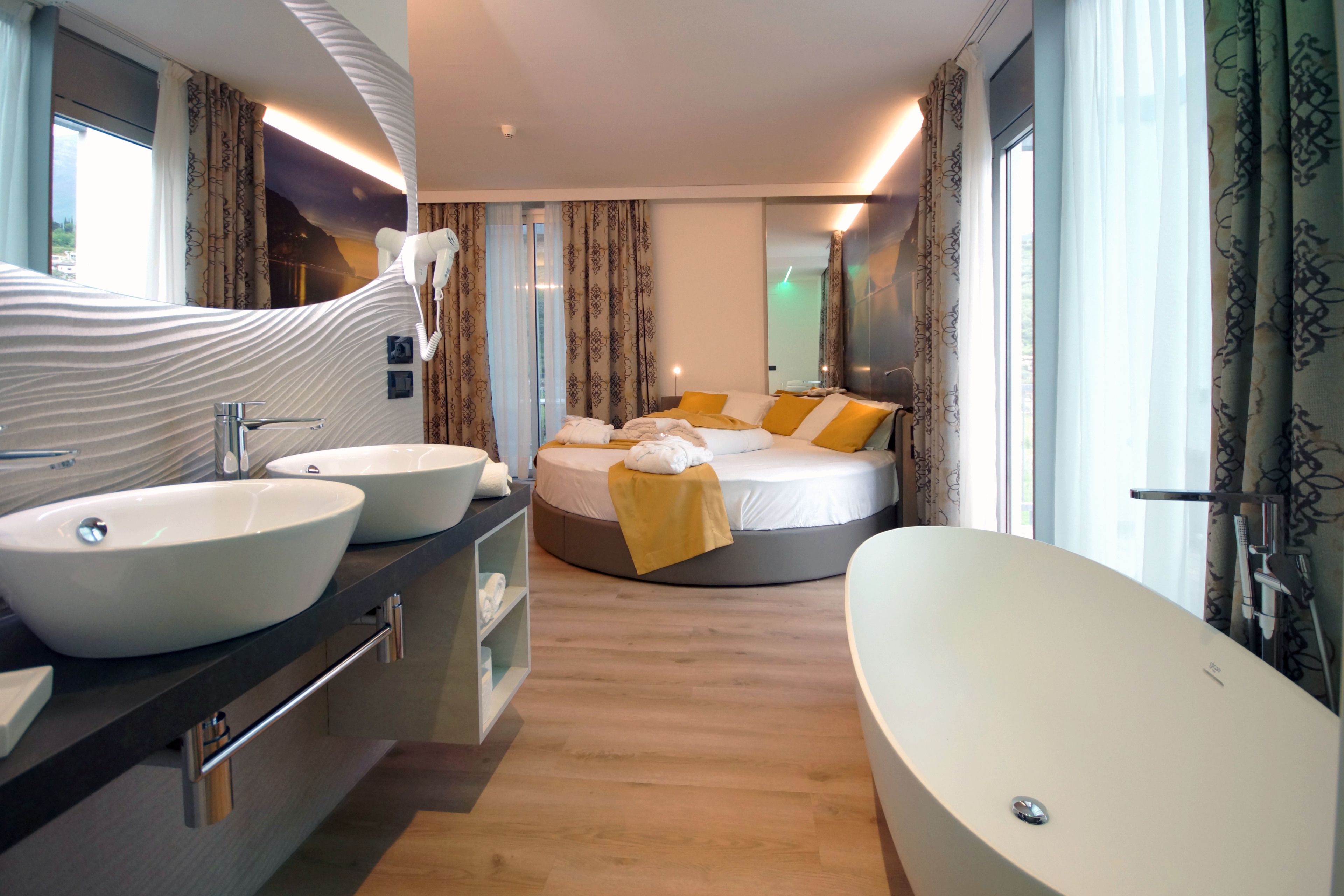 junior suite (romantic) | deep-soaking bathtub
