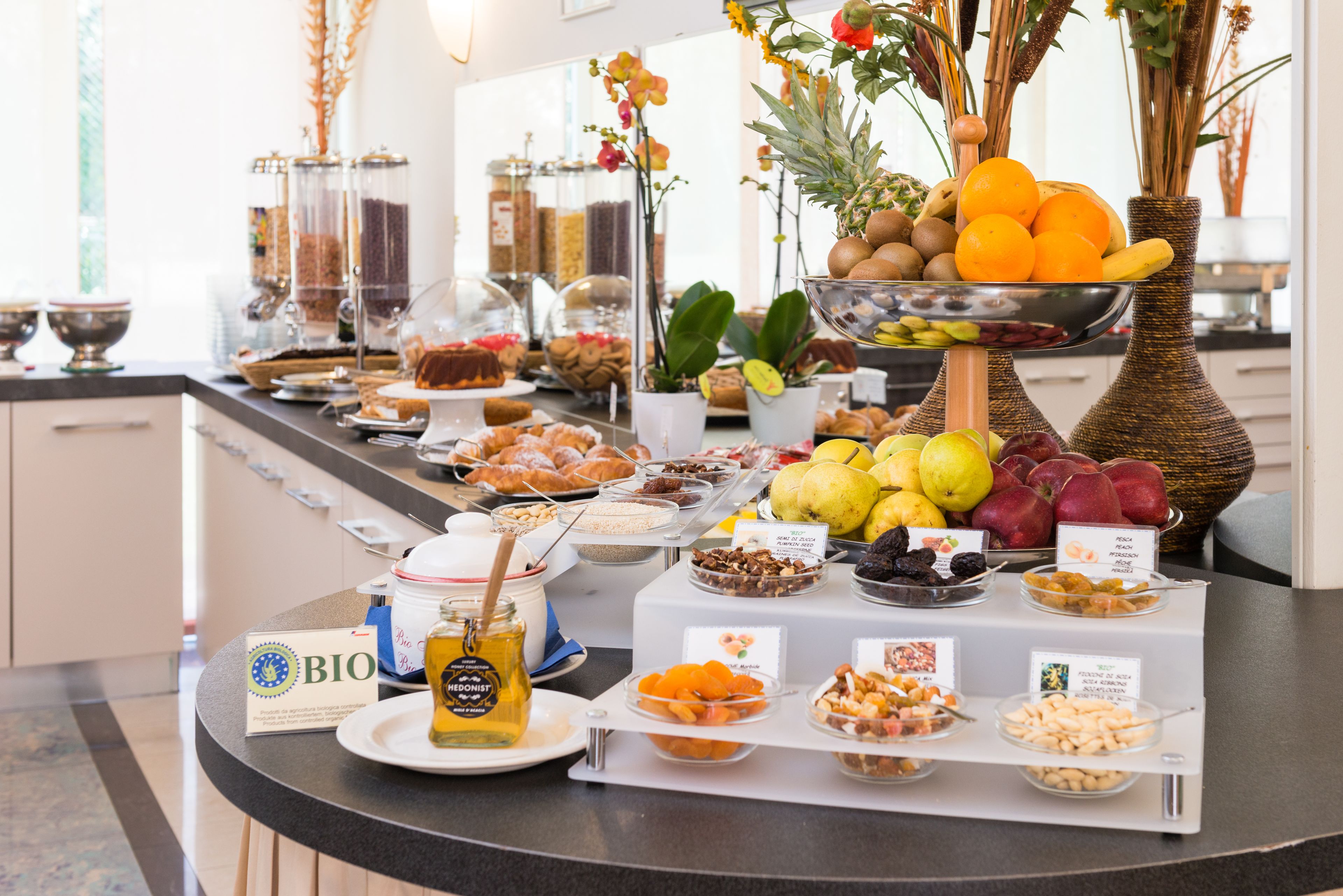 Petit déjeuner buffet (15 EUR par personne)