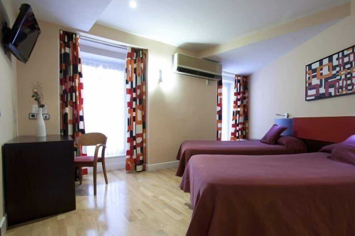 In-room safe, iron/ironing board, free WiFi