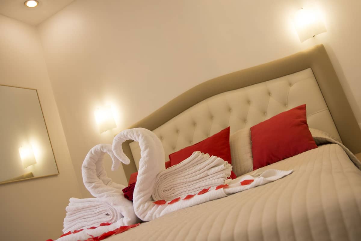 Double Room | Select Comfort beds, in-room safe, soundproofing, rollaway beds