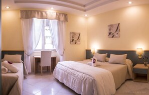 Triple Room | Bathroom | Shower, free toiletries, hair dryer, towels