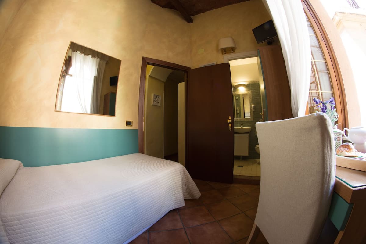 Single Room | Select Comfort beds, in-room safe, soundproofing, rollaway beds