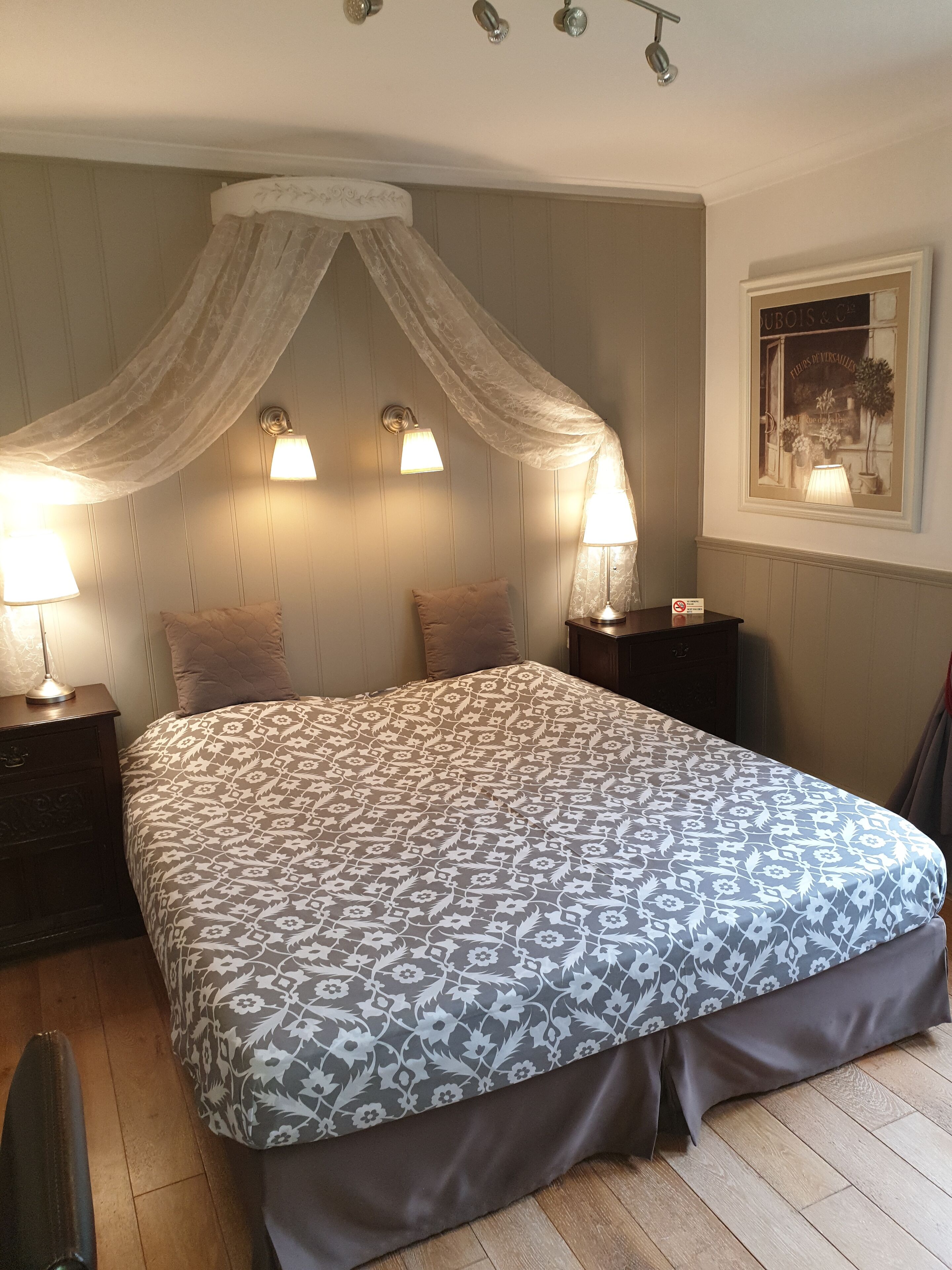 minibar, in-room safe, soundproofing, iron/ironing board