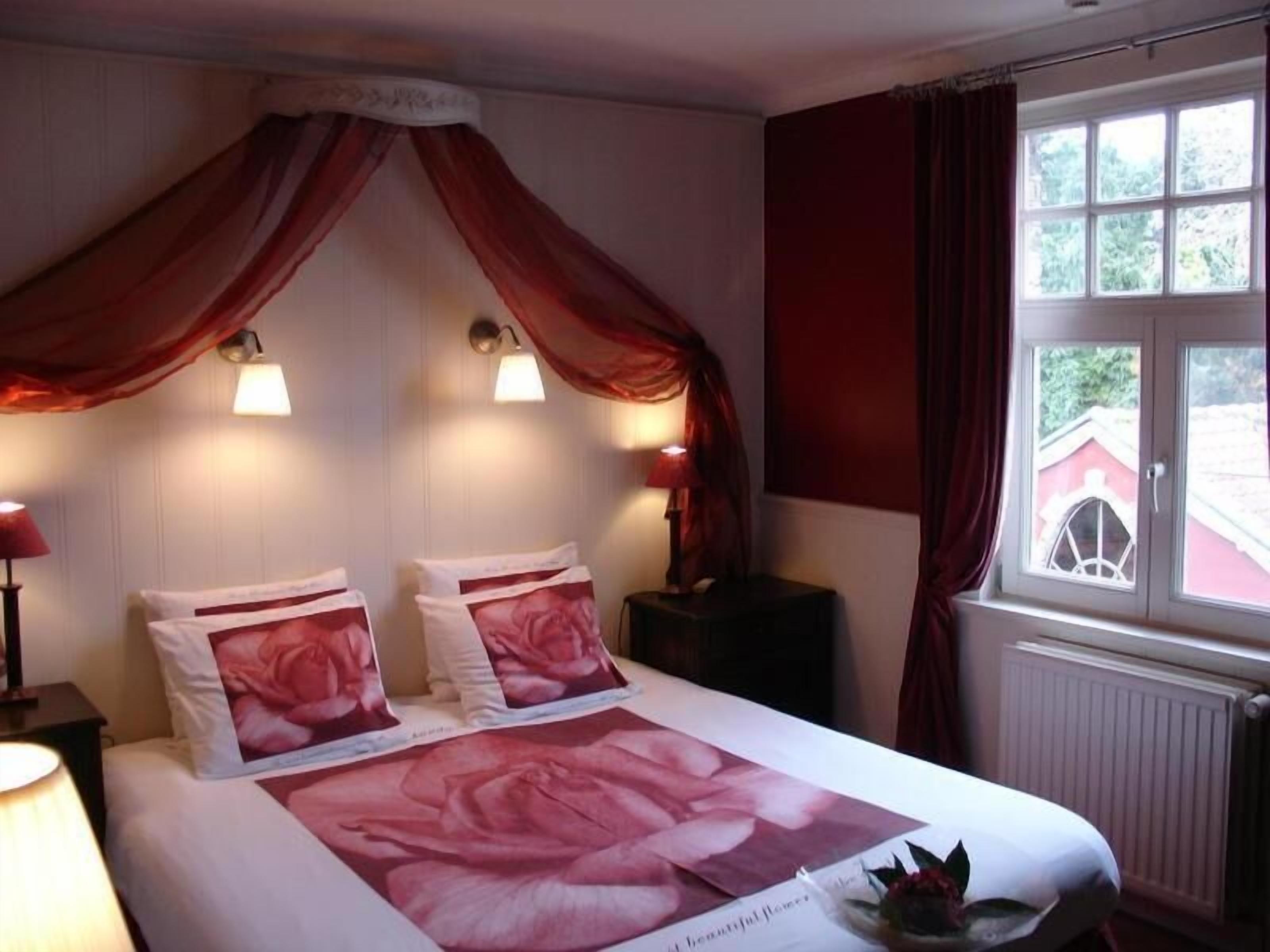 minibar, in-room safe, soundproofing, iron/ironing board