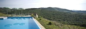 Outdoor pool, open 8 AM to 8:00 PM, pool umbrellas, sun loungers - Le Noci (Gaiole in Chianti)