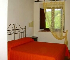 Chambre double | Coffre-fort, rideaux d’obscurcissement, fer et planche à repasser