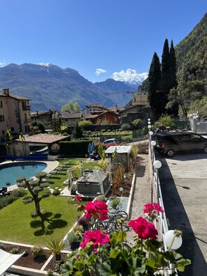 Front of property - Hotel Canarino (Riva del Garda)