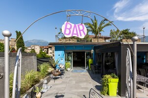 Bar (en el alojamiento)