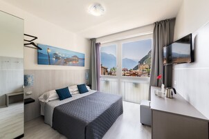 Double Room | 高档床上用品、迷你吧、客房内保险箱、办公桌