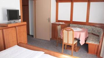 In-room safe, cribs/infant beds, rollaway beds, free WiFi