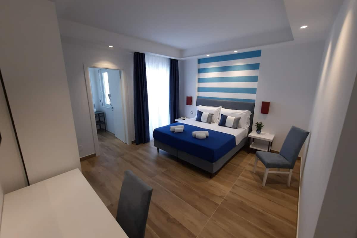 superior double room, balcony | 1 bedroom, minibar, in-room safe, desk