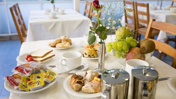 Free daily buffet breakfast