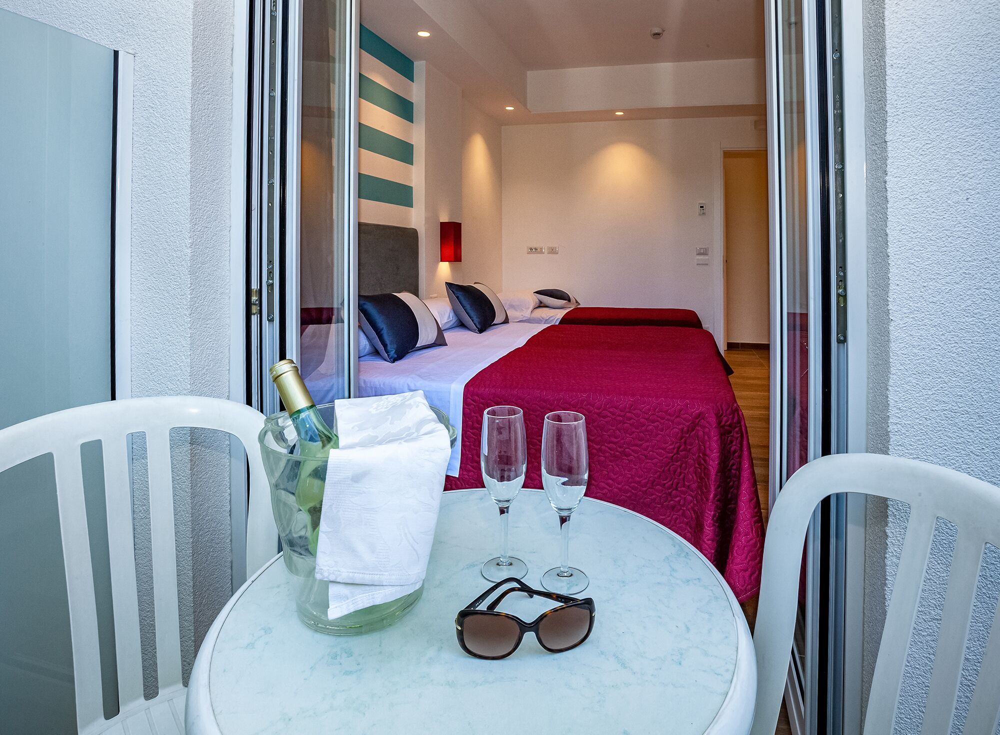 triple room | 1 bedroom, minibar, in-room safe, desk