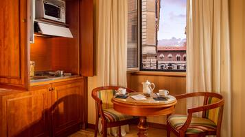 Apartment, 1 Schlafzimmer | Eigene Kochnische | Kühlschrank, Herdplatte, Kochgeschirr/Geschirr/Besteck