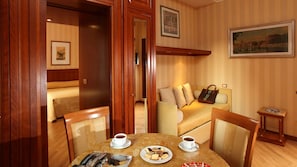 In-room dining - Piave & Flavia Apartments (Rome)