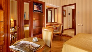 Studio | Living area | Flat-screen TV - Piave & Flavia Apartments (Rome)
