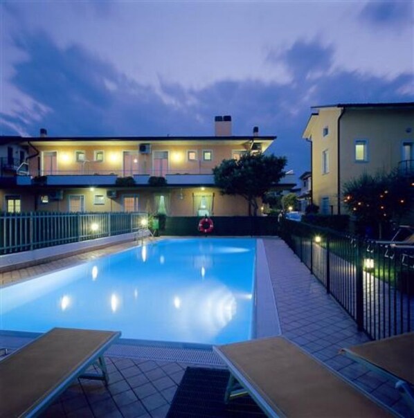 Outdoor pool - Fiorella (Sirmione)