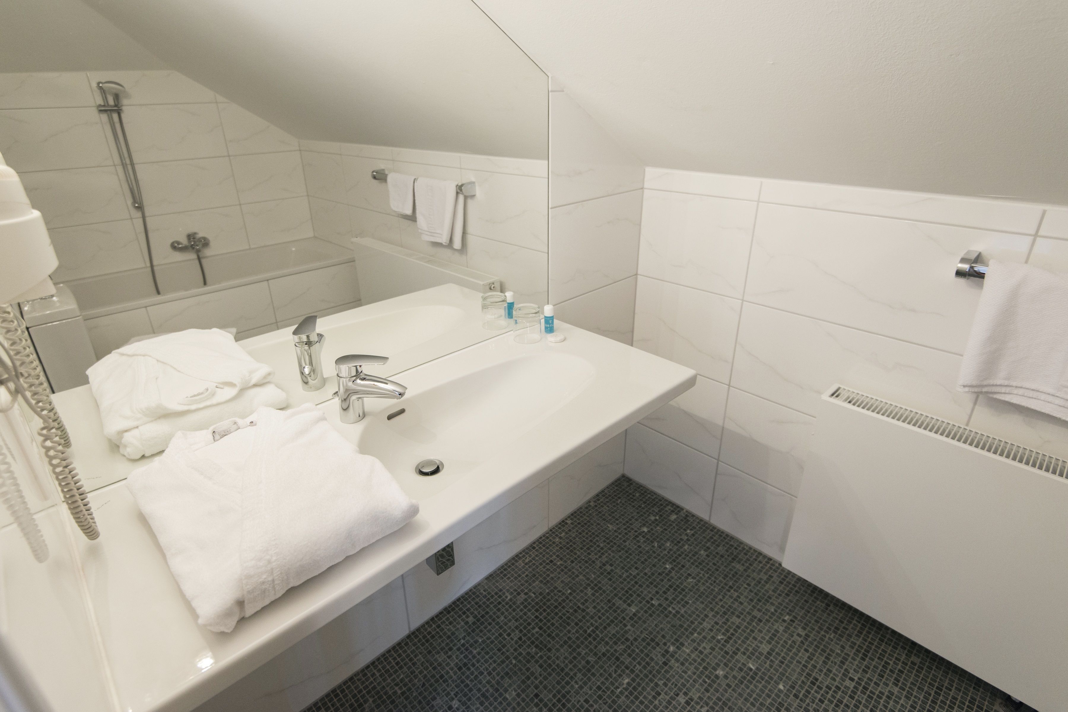 panoramic double room, mountain view | bathroom | free toiletries, hair dryer, bathrobes, towels