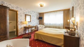 全景雙人房, 山景 | 防敏寢具、羽絨被、房內夾萬、書桌