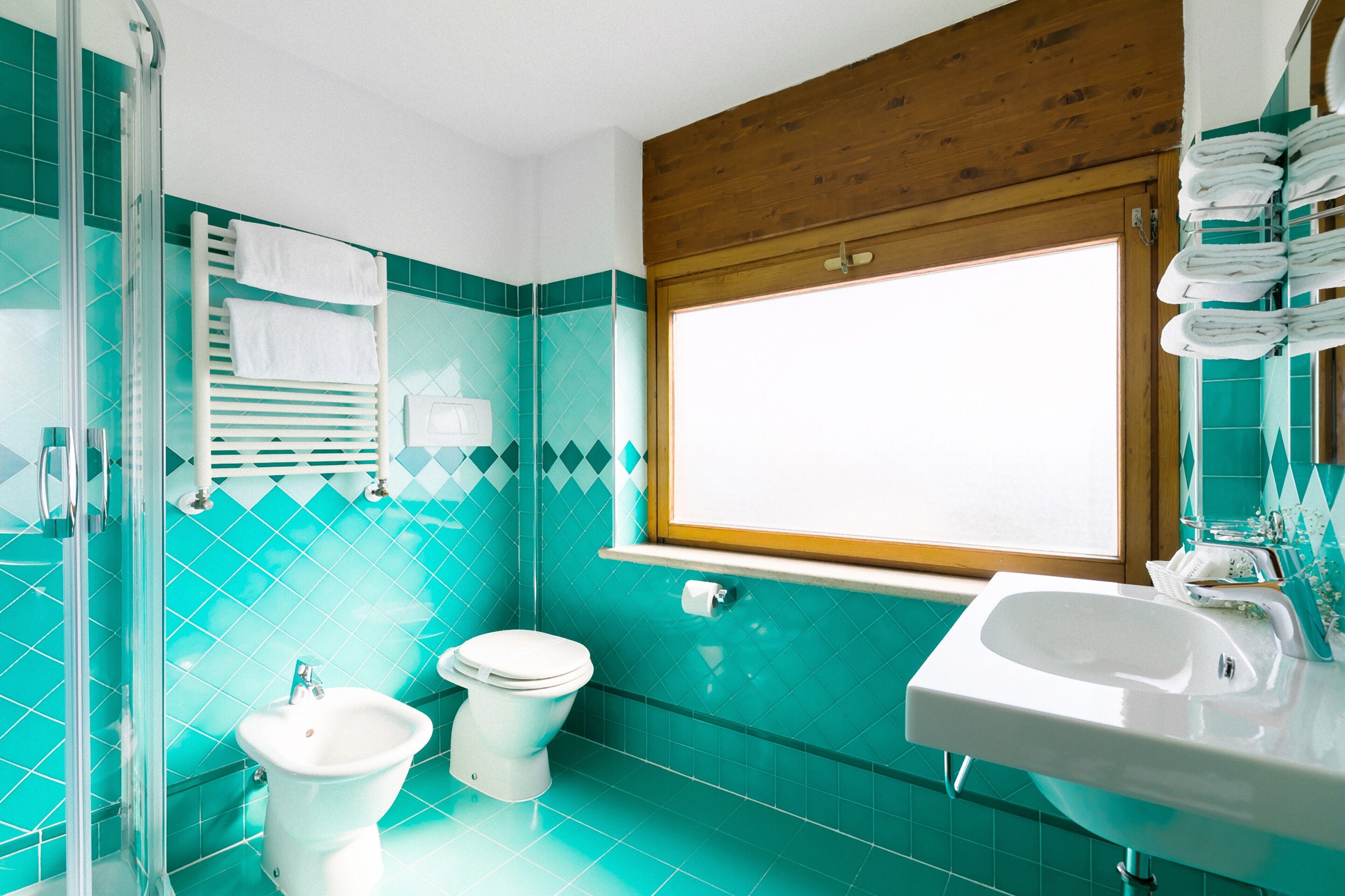 superior double or twin room, 1 double or 2 single beds, city view | bathroom | shower, rainfall showerhead, free toiletries, hair dryer